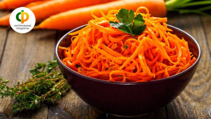 морковь по-корейски в тарелке